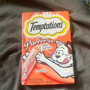 Temptations Salmon Cat Treats BRAND NEW
